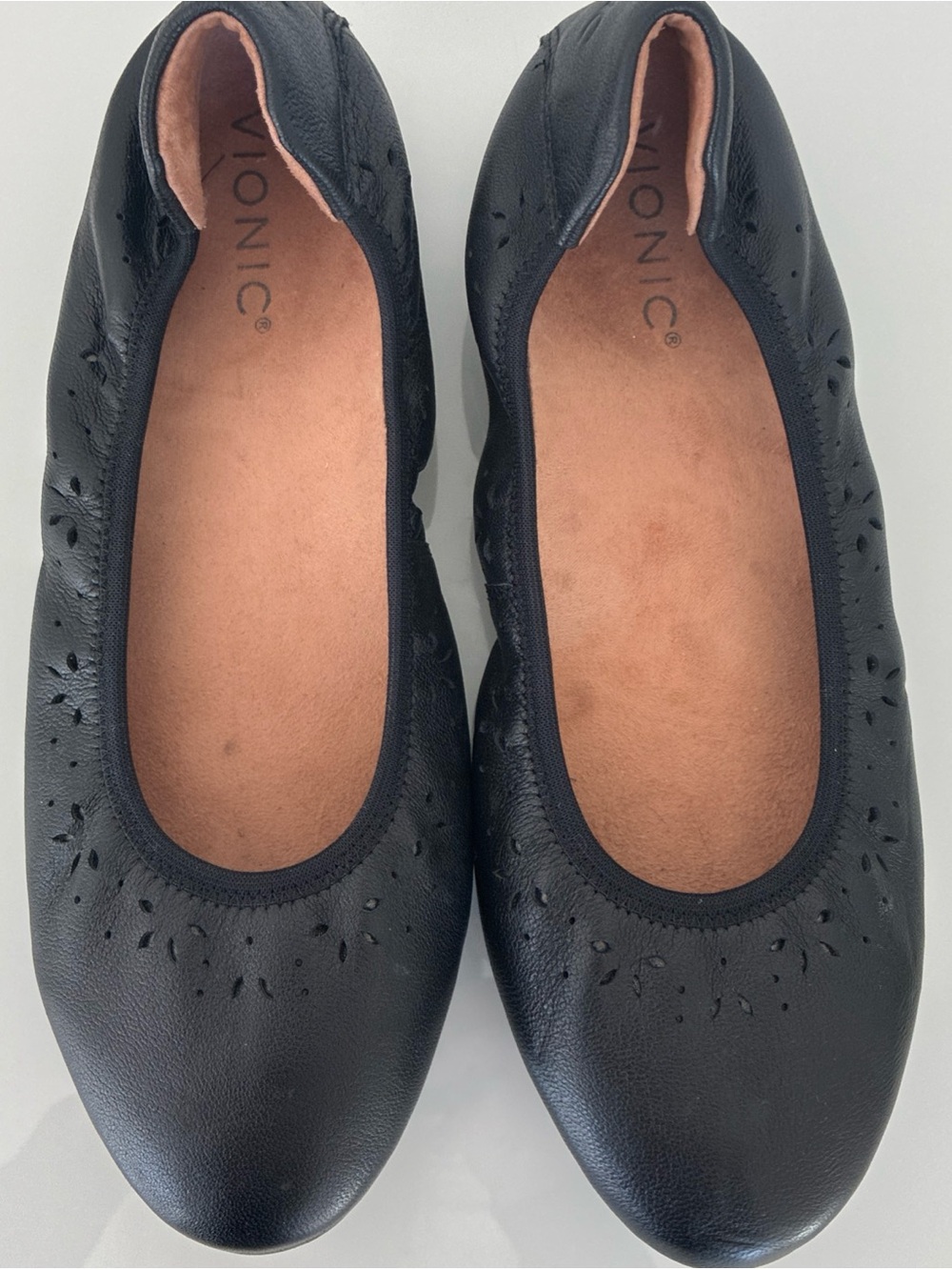 Vionic Black Women's Perforated Ballet Flats Size 8 NWOB